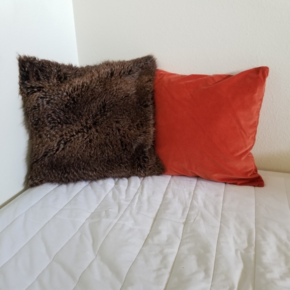 H&M pillowcases fuzzy brown & orange velvet - Picture 4 of 7